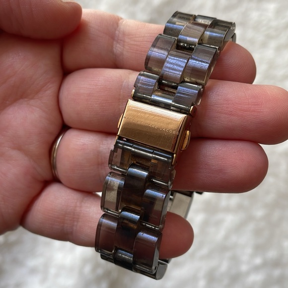 Marc by Marc Jacobs Rose Gold MBM4557 Watch - Picture 3 of 4